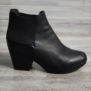 Eileen Fisher Chunky Leather Ankle Boots‎